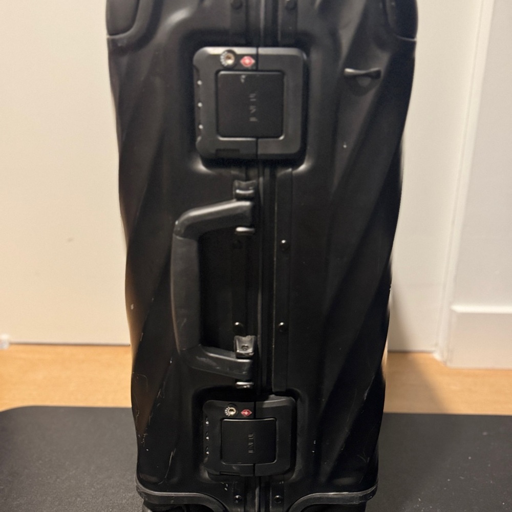 Black Hard Shell Suitcase - Picture 10 of 12